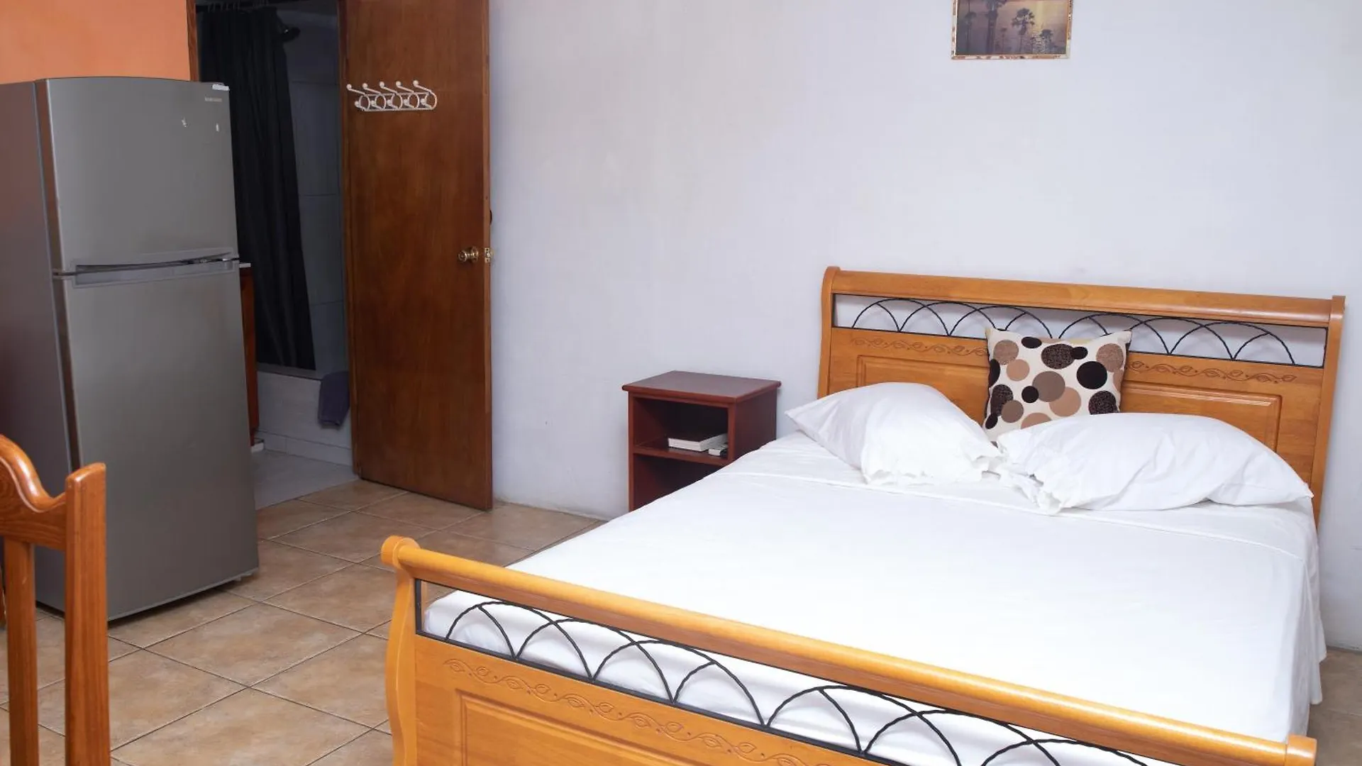 Hotel Lesville Tobago Canaan