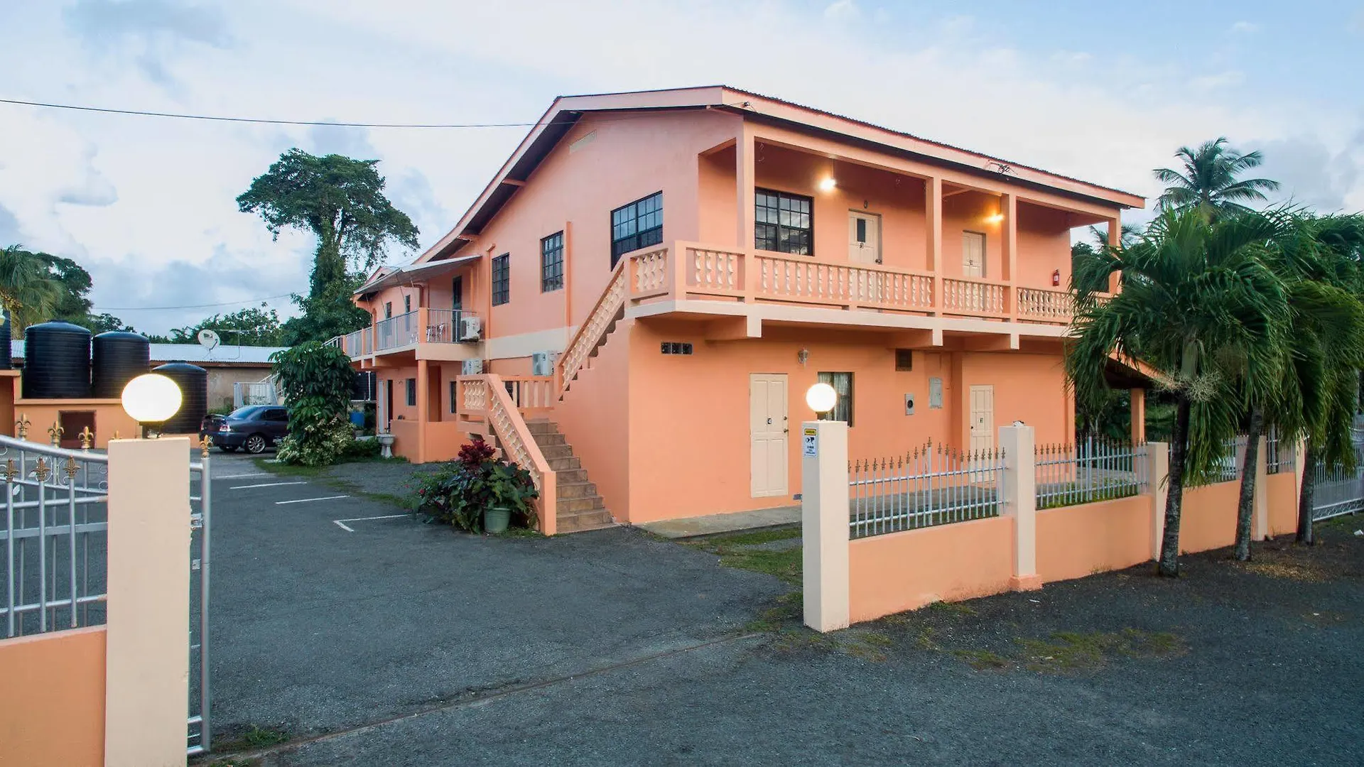 Lesville Tobago Canaan 3*,  ترينيداد وتوباغو